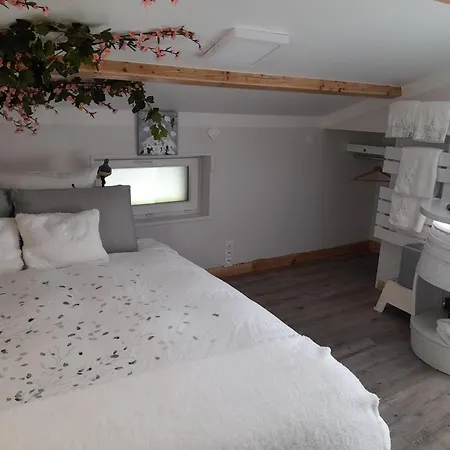 Bed & Breakfast Insolite Chambre Tourterelle Saint-Bernard (Ain)